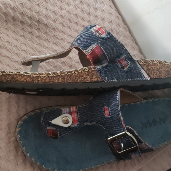 Sandals - Picture 3 of 3